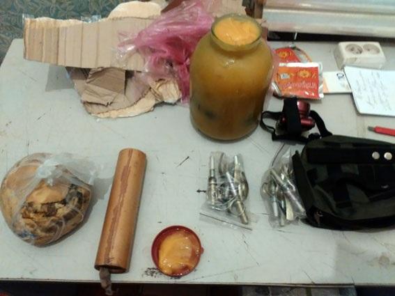 З Донбасу намагалися відправити гранати у банці з медом (ФОТО)