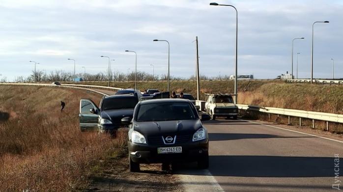 На автодороге в Черкасской области обстреляли и ограбили пассажиров