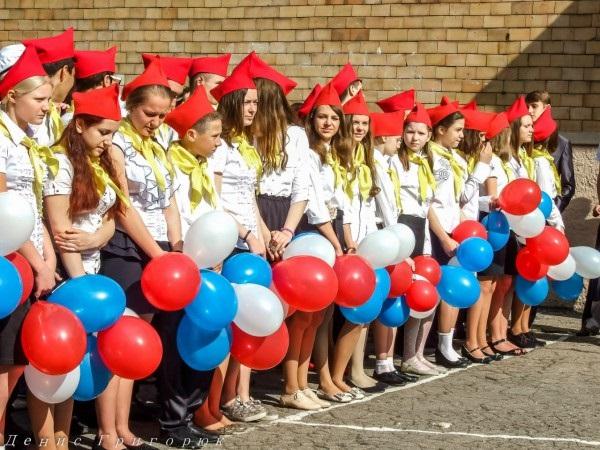 Як РФ руками ДНР зомбує школярів на «уроках політінформації» (ВІДЕО)