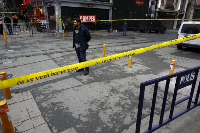 В центре Стамбула на остановке прогремел взрыв (ВИДЕО)