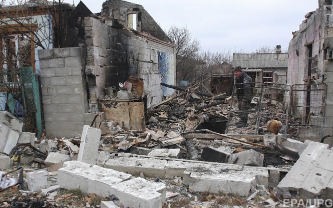 Боевики обстреляли жилые районы Марьинки и Авдеевки, есть раненые