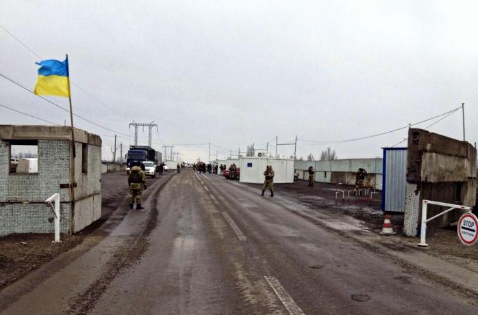 Обстріли бойовиків пошкодили будівлю контрольного пункту «Станиця Луганська»