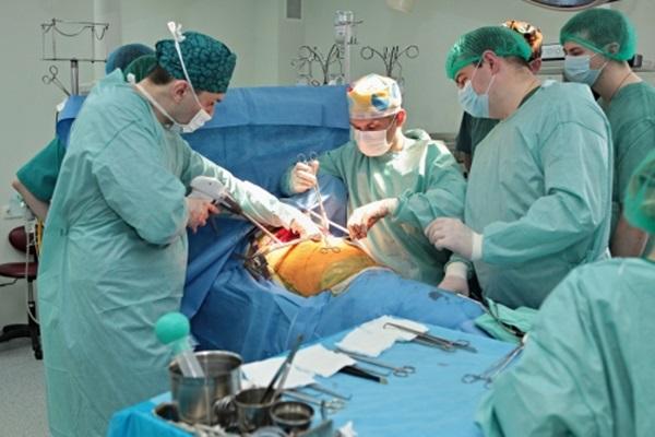Лікарі здійснили першу в Україні трансплантацію легенів