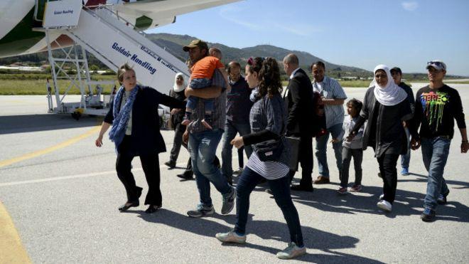 Папа Римский забрал с собой в Италию 12 сирийских мигрантов