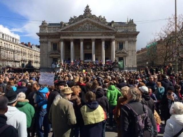 В Брюсселе проходит молчаливый марш против террора и ненависти (ФОТО)
