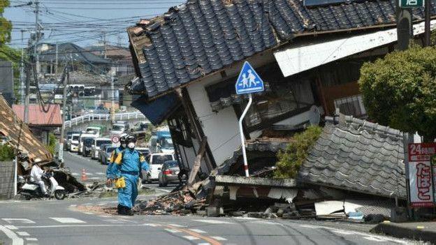 Число погибших от землетрясения в Японии возросло до 41, поиски продолжаются (ВИДЕО)