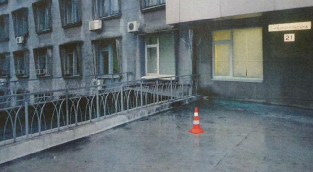 У Дніпропетровську біля офісного приміщення вибухнула граната (ФОТО)