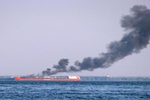 У Каспійському морі палає російський танкер: є загиблі