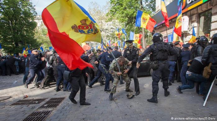 В Кишиневе произошли столкновения между полицией и демонстрантами, есть пострадавшие (ФОТО)