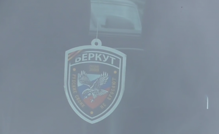В Киеве полицейского уволили из-за российского флага и значка «Беркута» (ВИДЕО)
