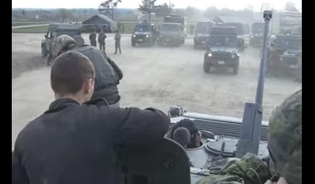 Стало известно, как на Львовщине тренируются украинские и канадские десантники (ВИДЕО)