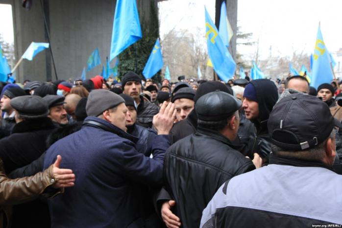 Окупанти продовжили арешт двом кримським татарам, які противились анексії