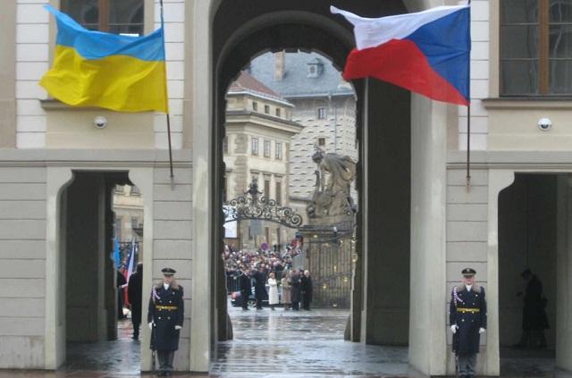 Чехия увеличивает штат сотрудников в консульствах в Украине