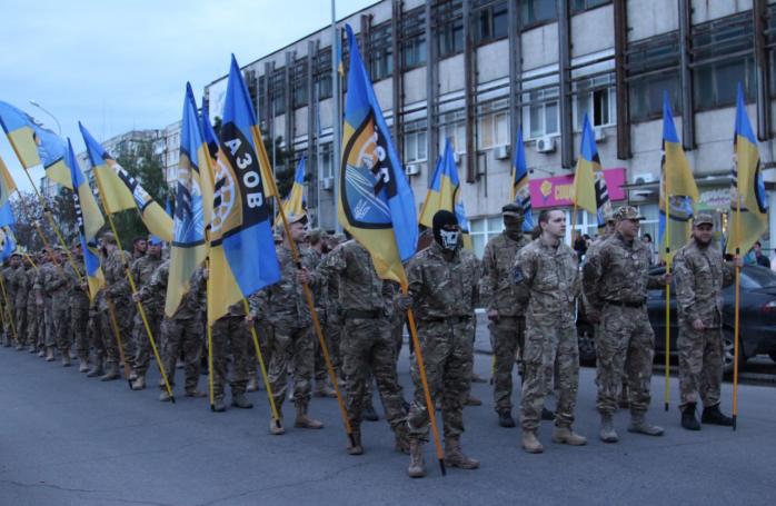 «Азов» устроил марш и выставку боевой техники в Бердянске (ФОТО, ВИДЕО)