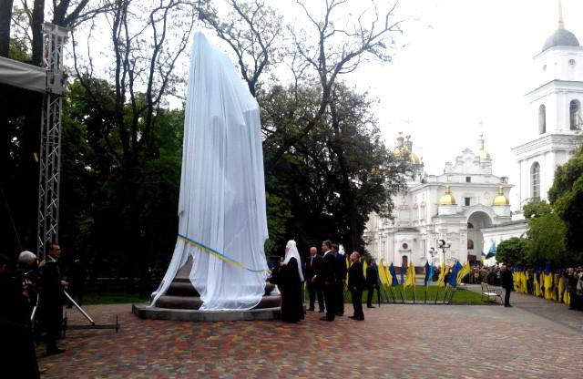 У Полтаві відкрили перший в Україні пам’ятник гетьману Мазепі (ФОТО)