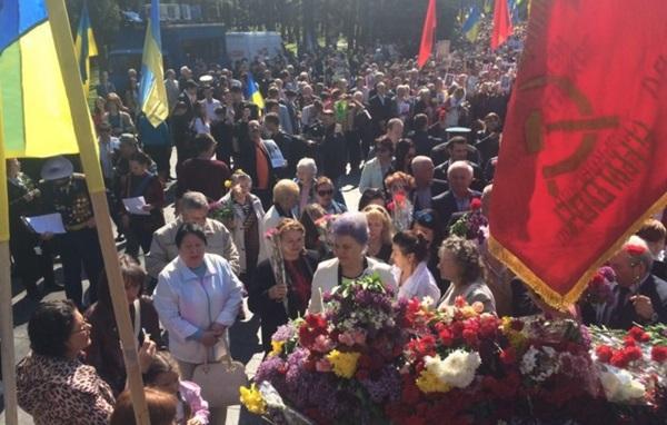 Зіткнення біля Меморіалу Слави у Харкові: є постраждалі (ФОТО, ВІДЕО)