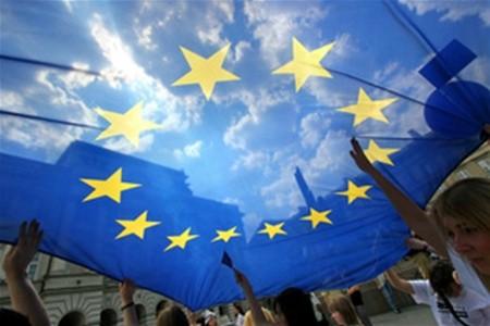 Безвизовый режим для украинцев не дает права на работу в ЕС — еврокомиссар
