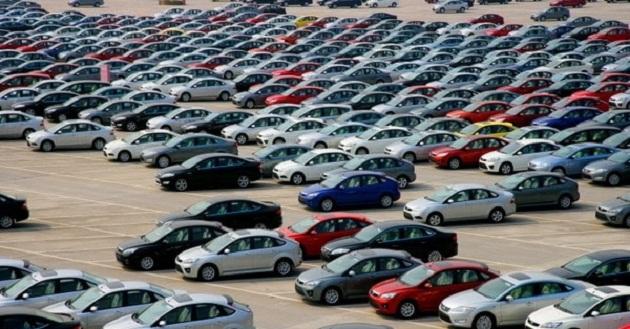 Порошенко подписал закон о либерализации торговли подержанных авто