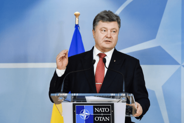 Порошенко анонсировал начало оборонной реформы для вступления в НАТО
