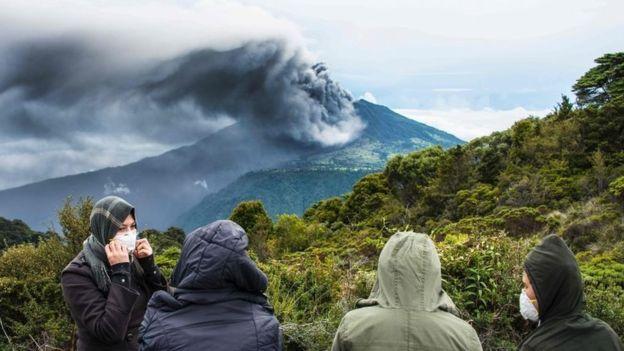 Вулкан Турріальба прокинувся у Коста-Риці: небо затягнене димом і попелом