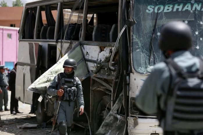 Смертник подорвал автобус с судьями в Афганистане, 10 погибших