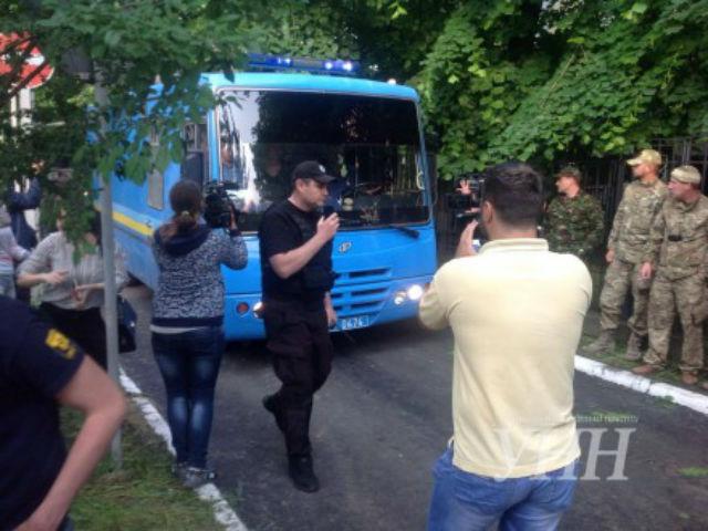 Підозрюваних у «справі 2 травня» вивезли з одеського суду