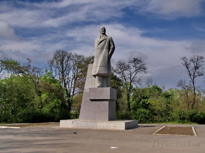 В Одесі знесли останній в місті пам’ятник Леніну (ФОТО)