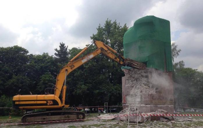 Залишки пам’ятника чекістам в Києві приберуть до 10 червня — КМДА