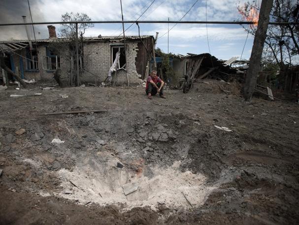 На Луганщине из-за мощного обстрела обесточены дома 30 тыс. абонентов