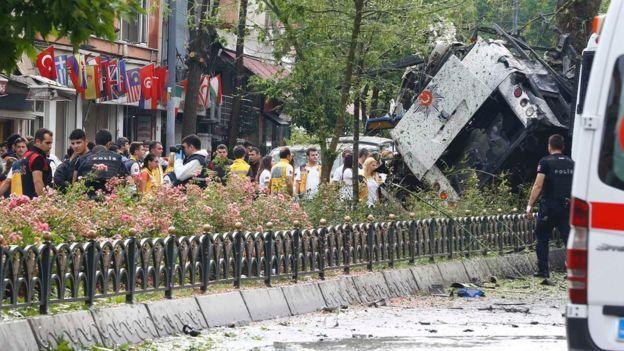 Число жертв взрыва в Стамбуле выросло до 11 человек (ВИДЕО)