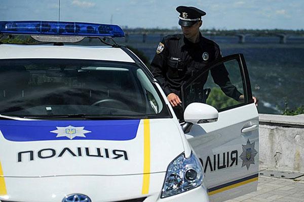 У Києві судитимуть поліцейського, який викрав 17 тис. доларів