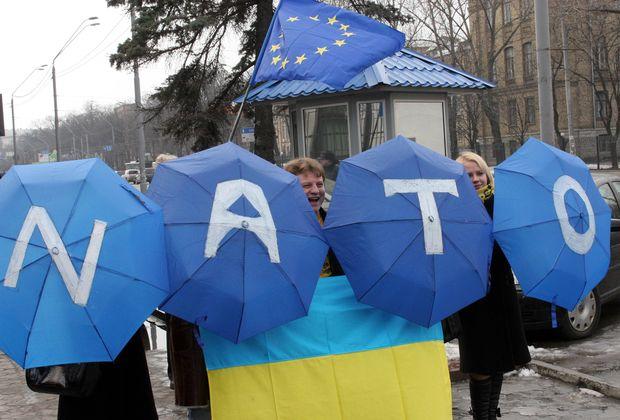 Министры обороны стран НАТО утвердили пакет помощи для Украины