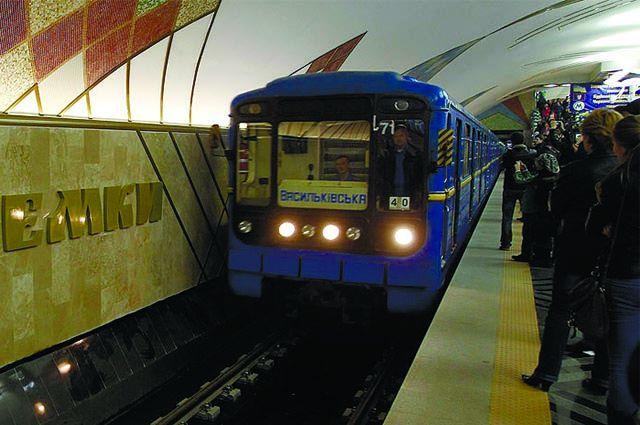 Киевское метро завтра продлит работу на два часа