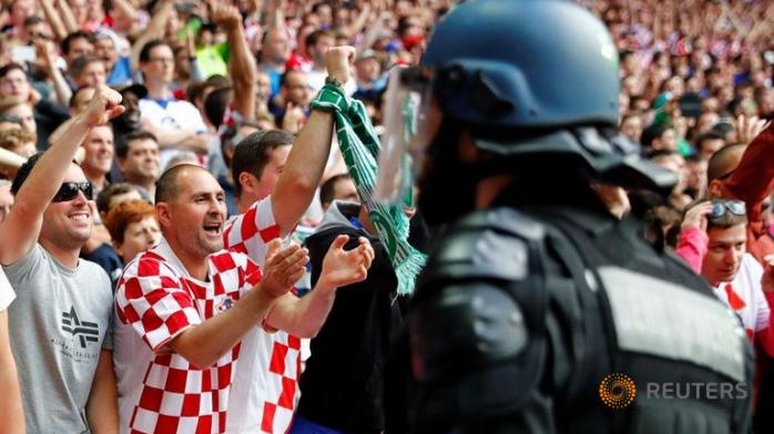 Проти футбольних асоціацій Хорватії і Туреччини розпочато розслідування через агресію фанів на Євро