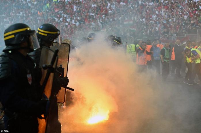 УЕФА: Поведение фанатов обойдется Венгрии штрафом в 65 тысяч евро
