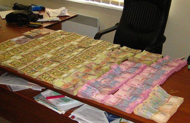Мариупольских чиновников разоблачили в ежемесячном отмывании 10 млн грн (ФОТО)