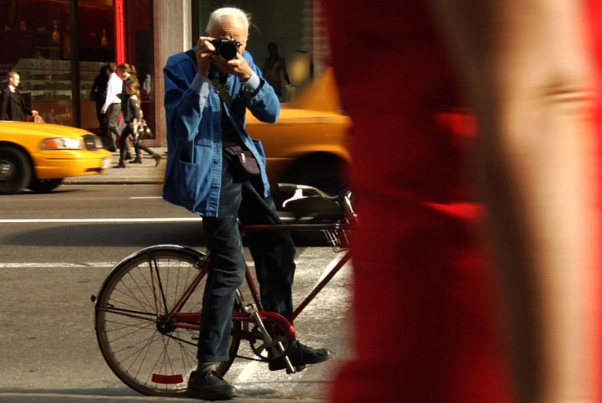 В Нью-Йорке умер автор street style фото Билл Каннингем