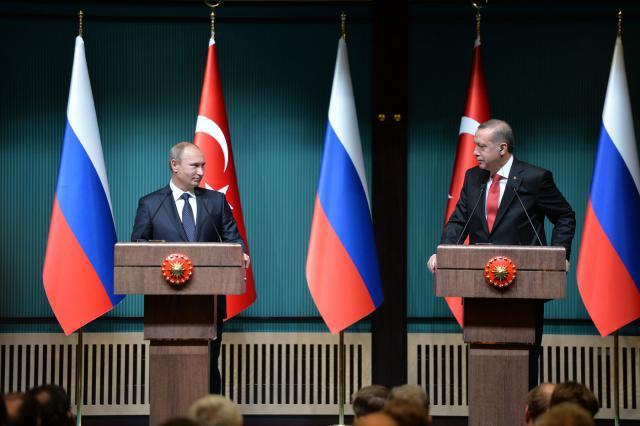 Туреччина згодна виплатити РФ компенсацію за збитий бомбардувальник — прем’єр