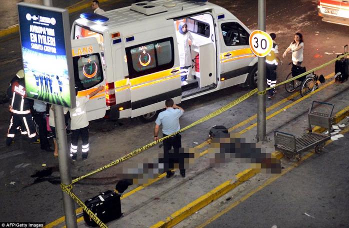 Возросло количество жертв в результате теракта в Стамбуле, среди них 10 иностранцев