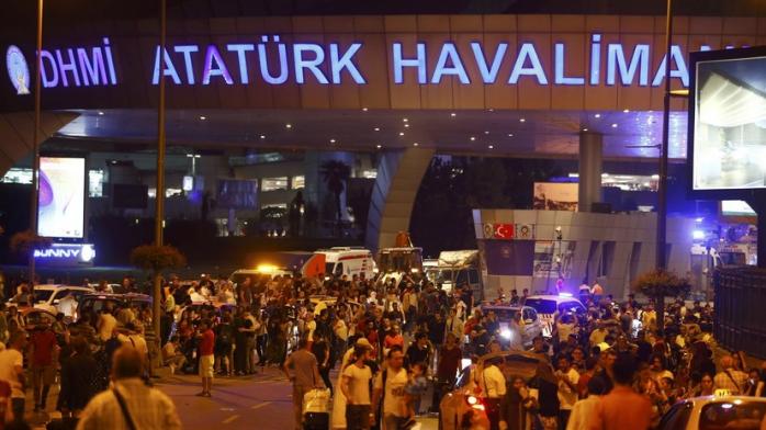 В больницах Стамбула находятся трое раненых украинцев — МИД