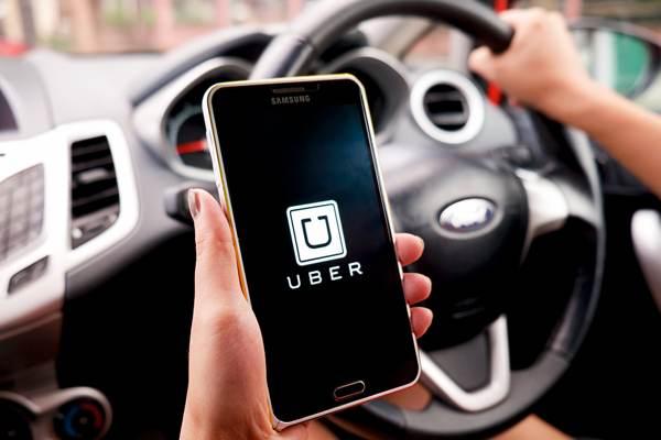 Что такое Uber и почему таксисты так не хотят пускать его на рынок (ВИДЕО)