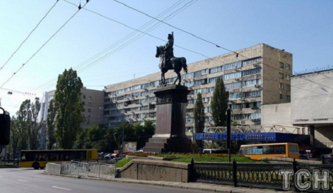 Активисты передумали сносить памятник Щорсу в Киеве, полиция окружила монумент
