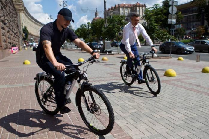 Пасифік по-київськи: Кличко вручив патрульним 100 велосипедів (ФОТО)