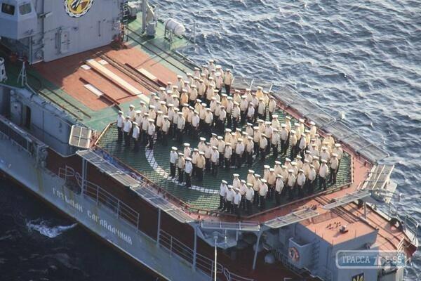 З корабля у квартиру: президент пообіцяв житло 600 військовим морякам