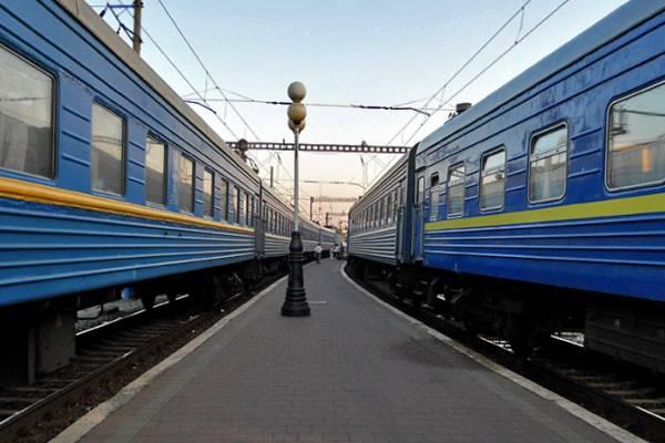 От «Укрзалізниці» требуют убрать пассажирские вагоны без кондиционеров