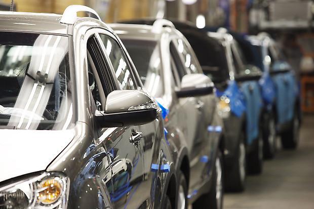 Порошенко подписал закон о снижении акциза на импорт б/у автомобилей
