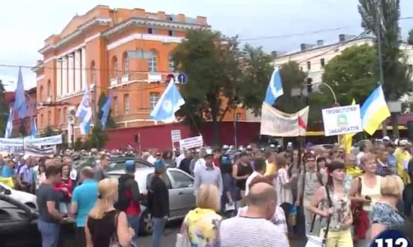 У центрі Києва протестують проти підвищення тарифів ЖКГ, рух обмежено (ФОТО)