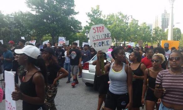 Атланту охватили протесты из-за убийств афроамериканцев полицейскими (ФОТО)