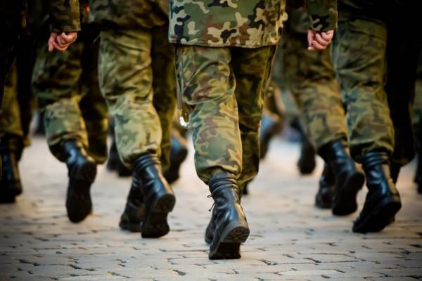 Військовослужбовцям дозволять переукладати безстрокові контракти зі ЗСУ