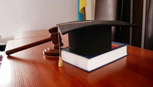 Порошенко подписал закон о судоустройстве и статусе судей
